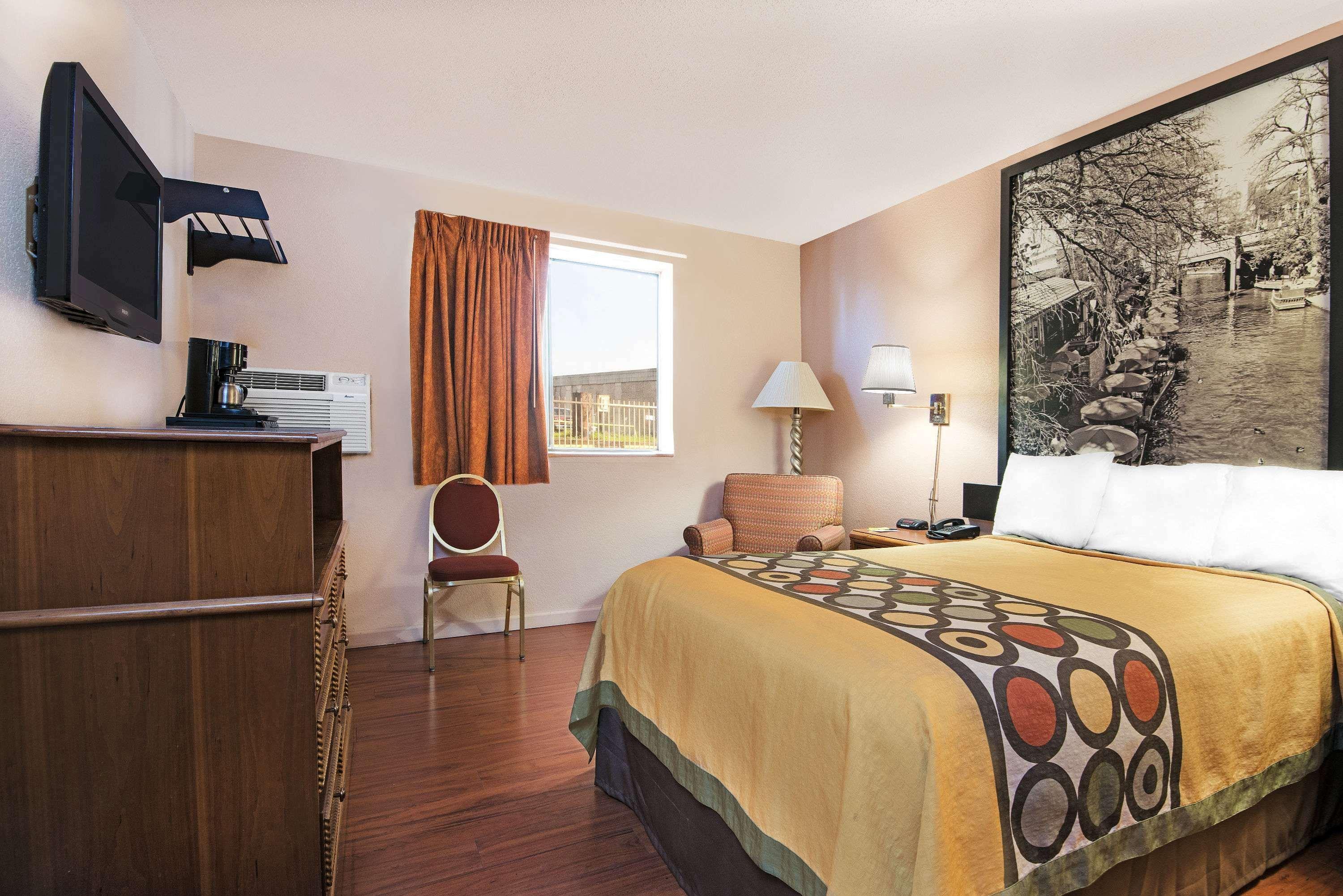 Готель Super 8 By Wyndham San Antonio/I-35 North Екстер'єр фото