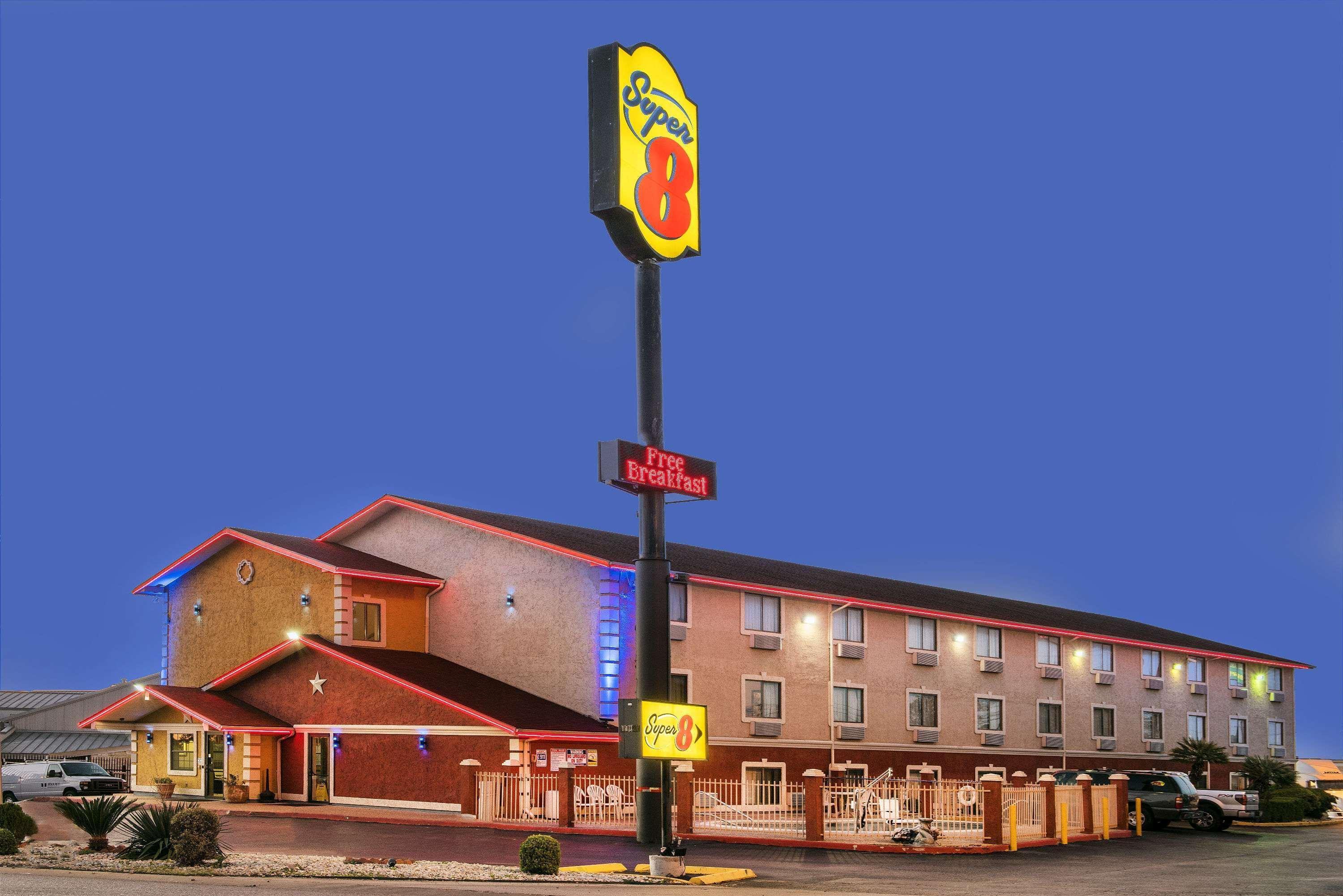 Готель Super 8 By Wyndham San Antonio/I-35 North Екстер'єр фото